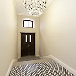 Bright, Stylish In Center Apartment