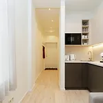 Bright, Stylish In Center Apartment