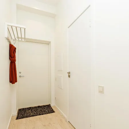 Bright, Stylish In Center Apartment *
