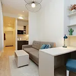 아파트 Bright, Stylish In Center